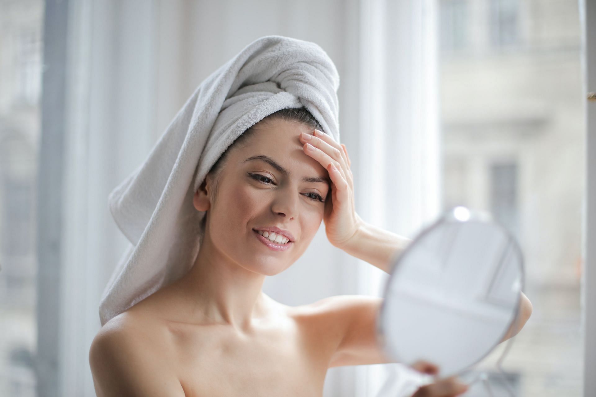 Helps in improving skin health. (Image via Pexels / Andrea Piacquadio)